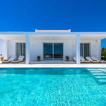 Haus In Notia Rodos Mit Flachem Pool Und Schoener Aussicht Lakhania