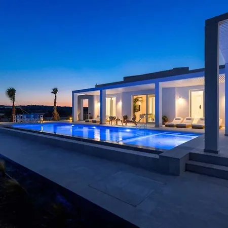 Haus In Notia Rodos Mit Flachem Pool Und Schoener Aussicht